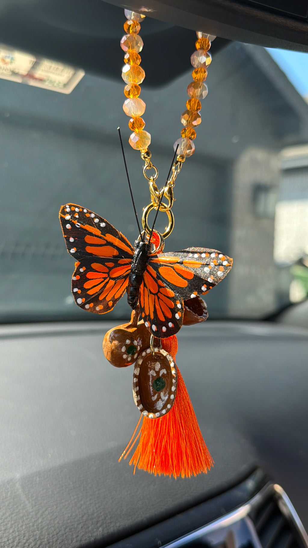 vuelo eterno hanging charm B